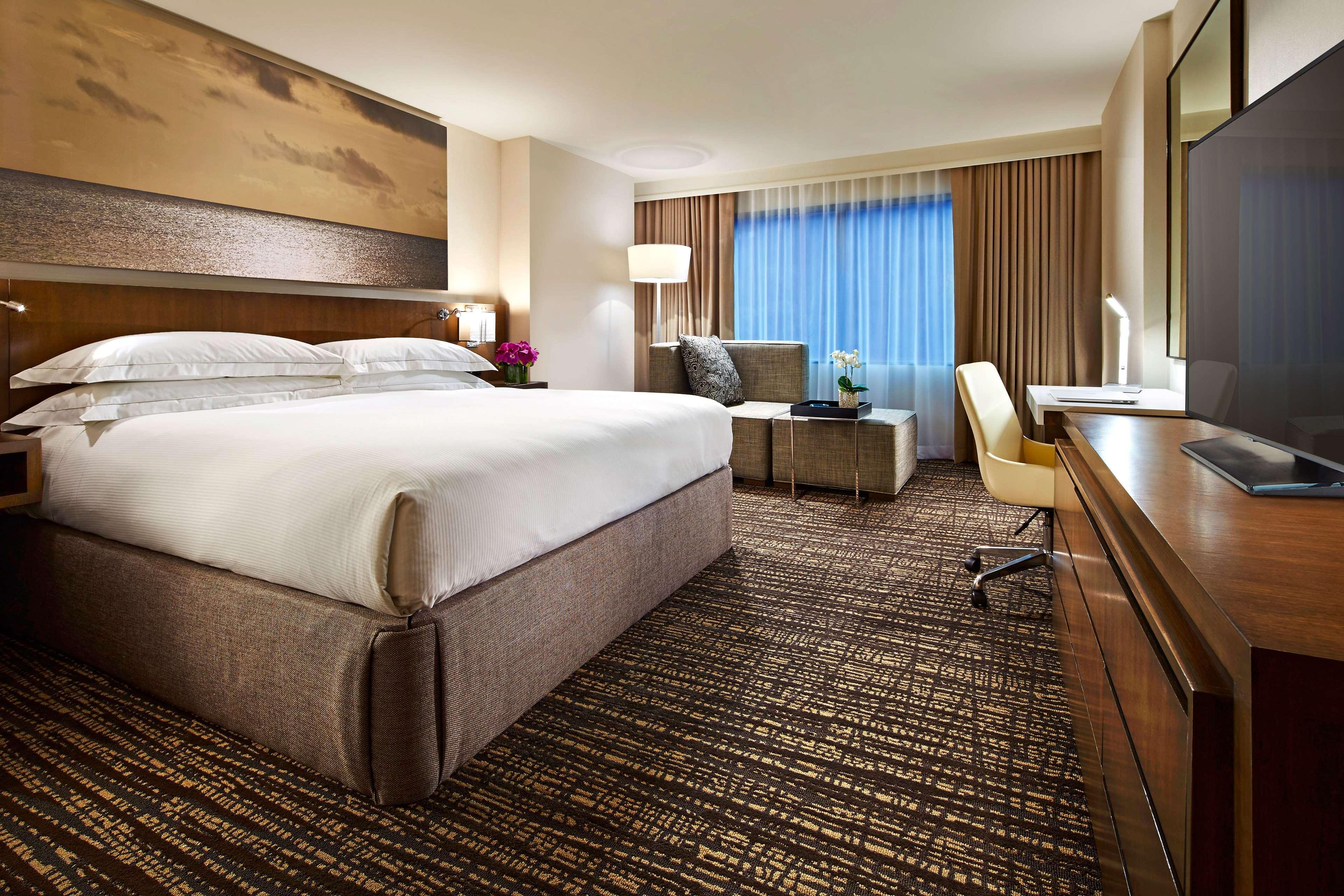 Hilton San Diego Mission Valley Экстерьер фото