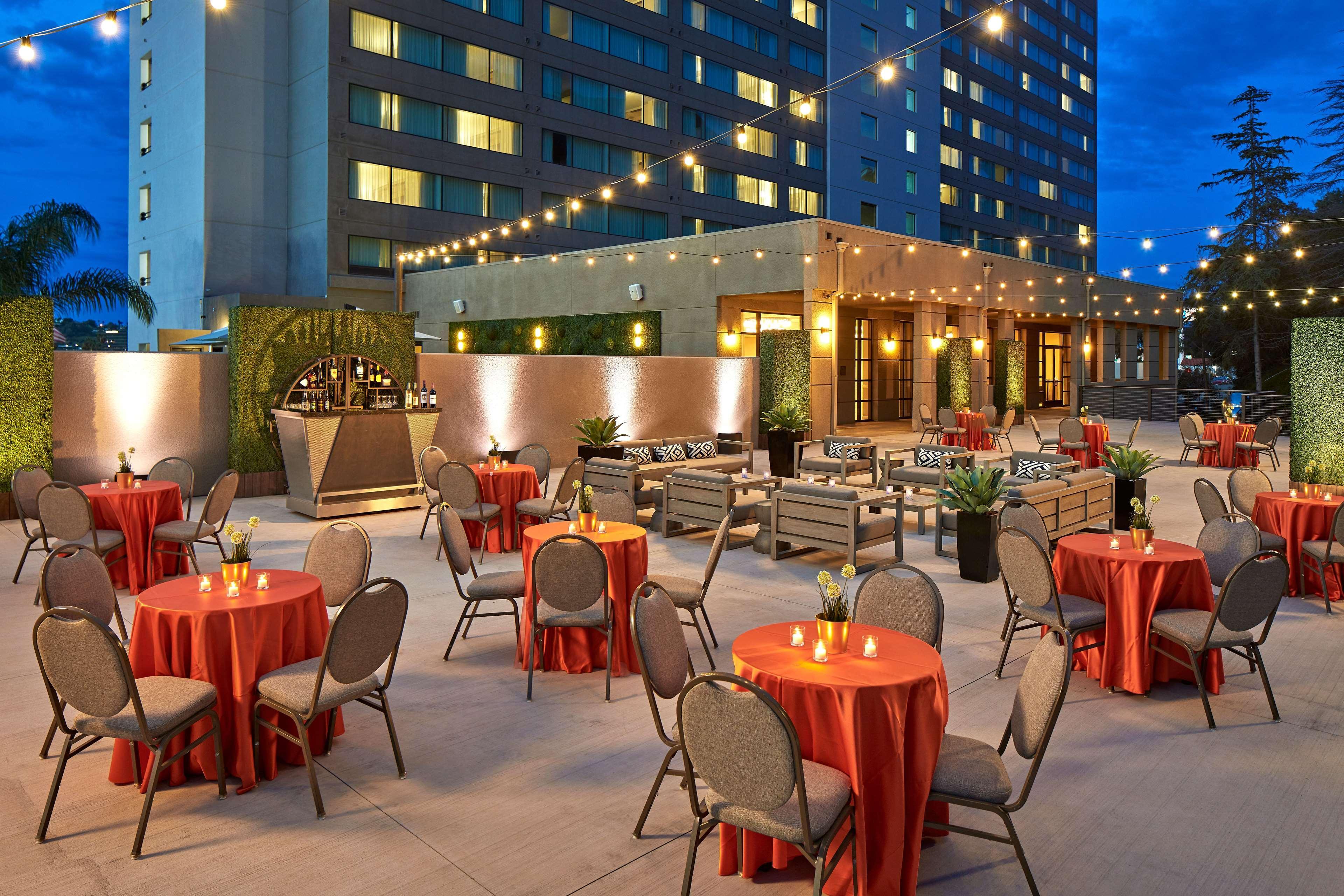 Hilton San Diego Mission Valley Экстерьер фото