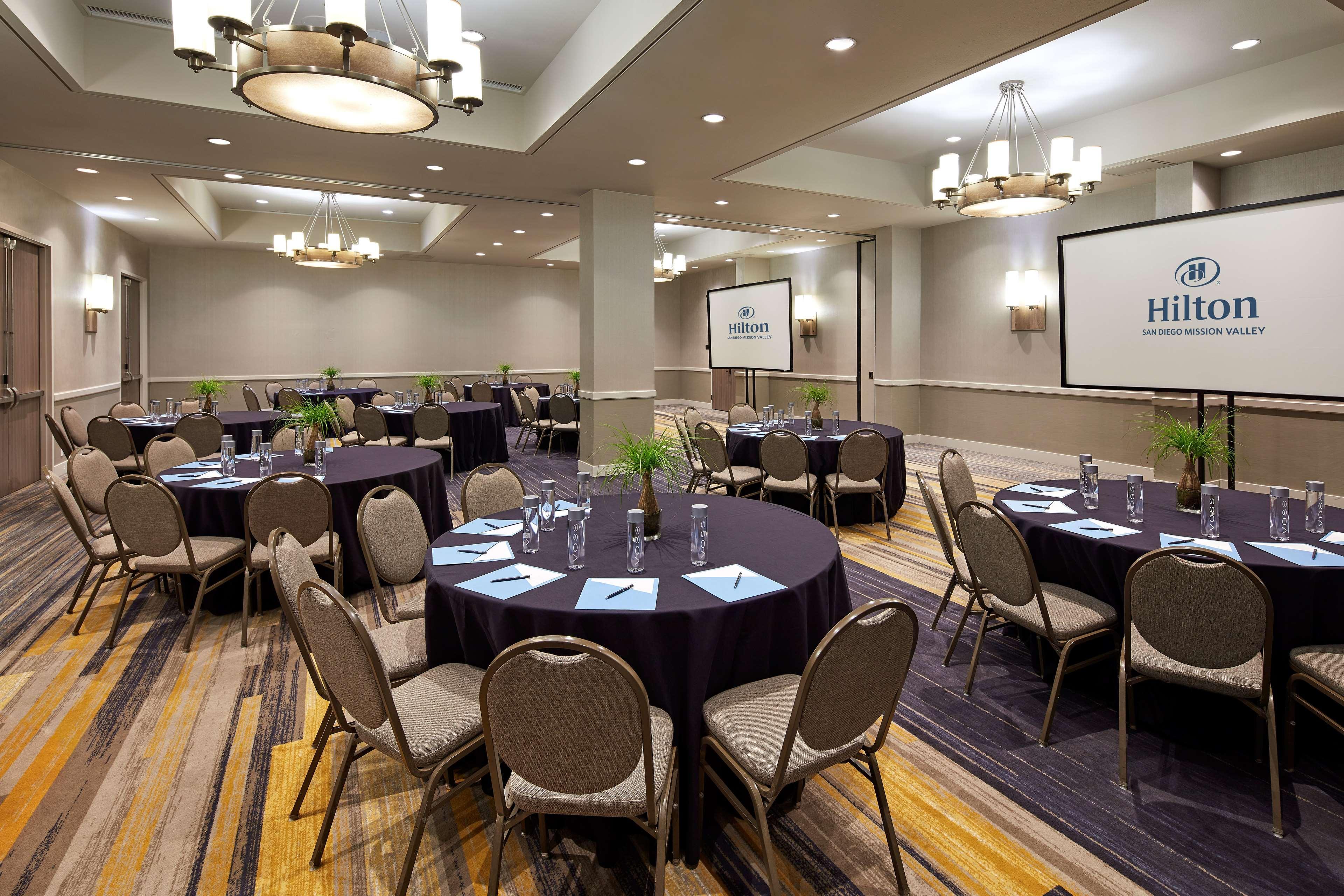 Hilton San Diego Mission Valley Экстерьер фото
