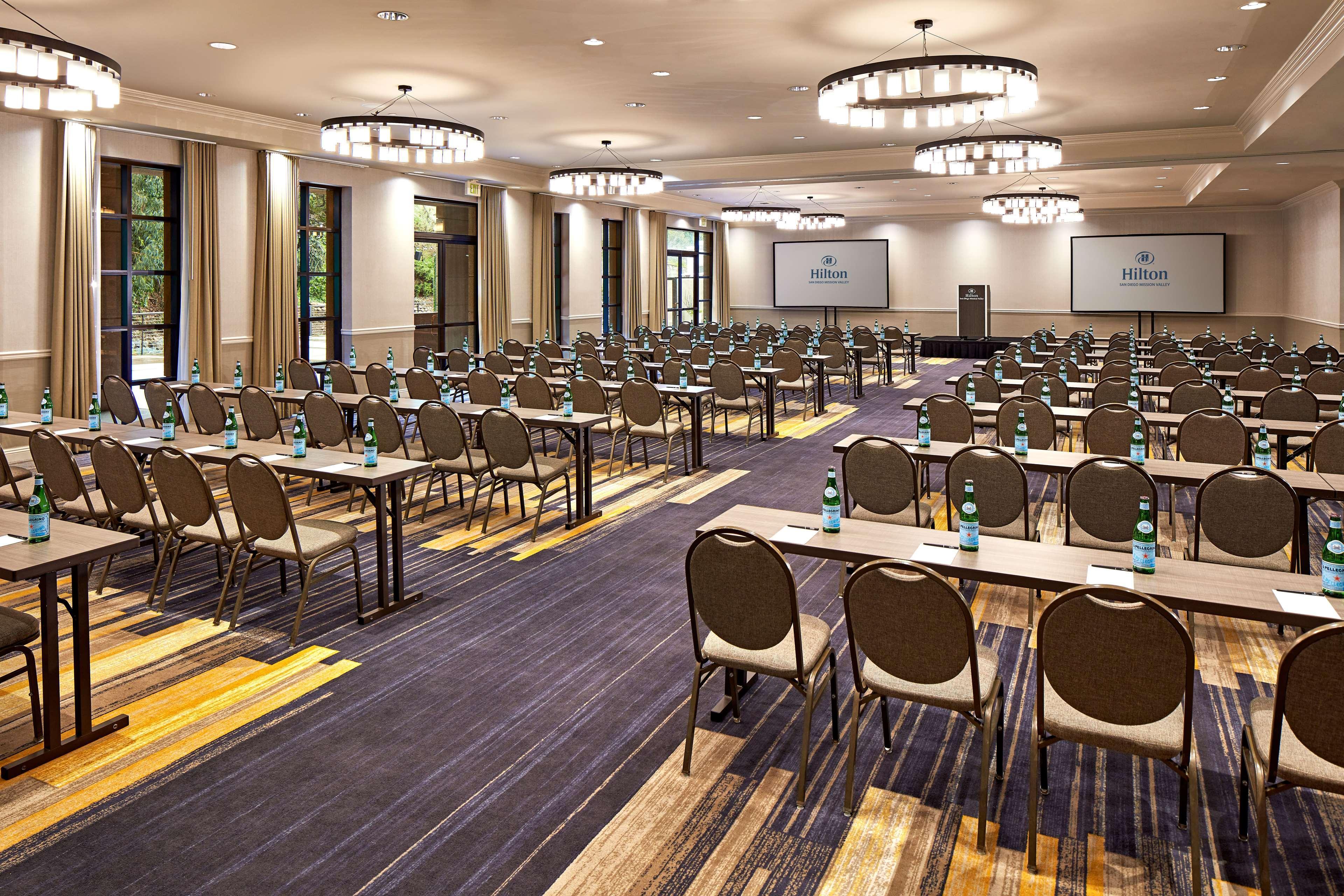 Hilton San Diego Mission Valley Экстерьер фото