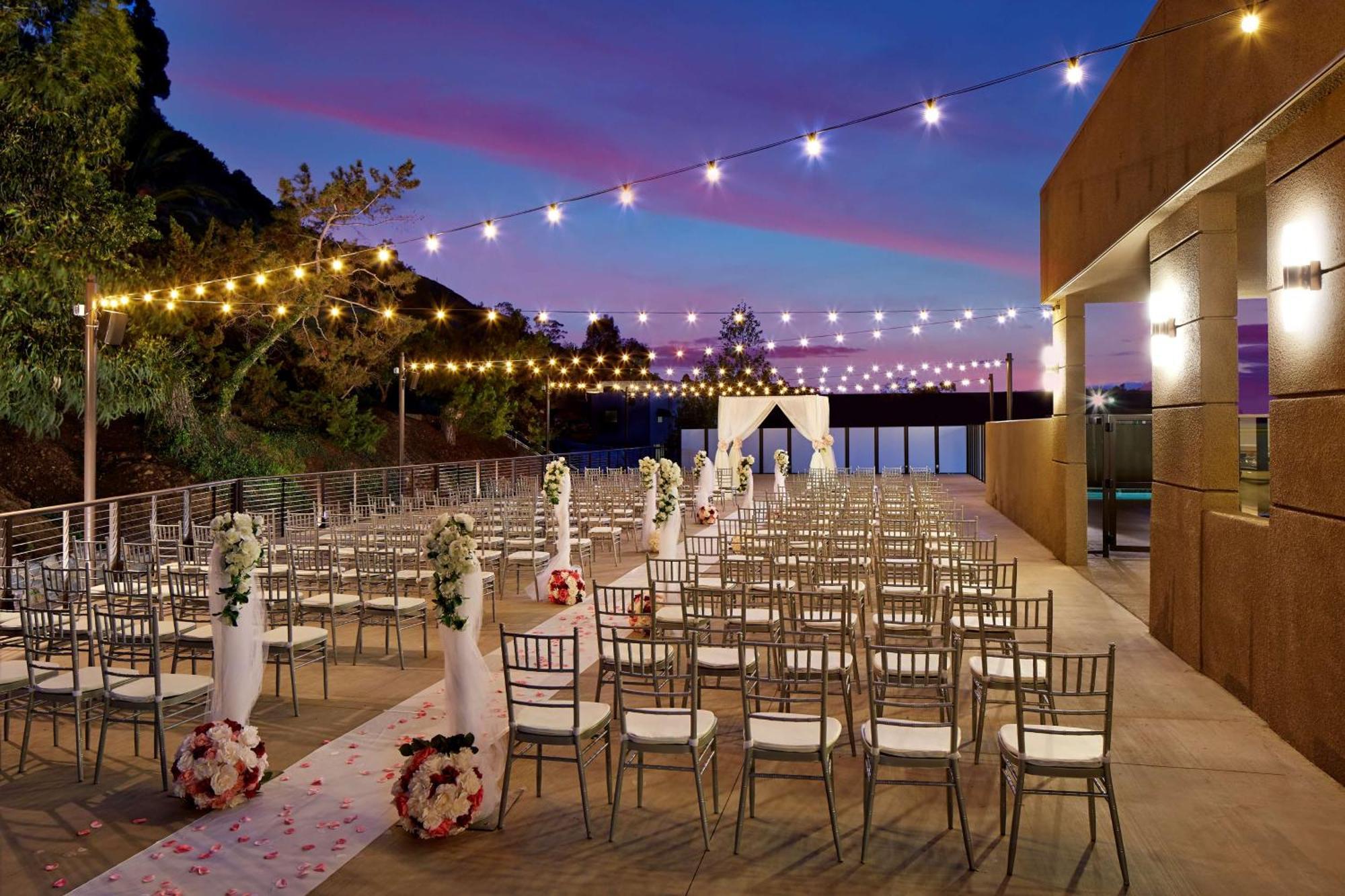 Hilton San Diego Mission Valley Экстерьер фото