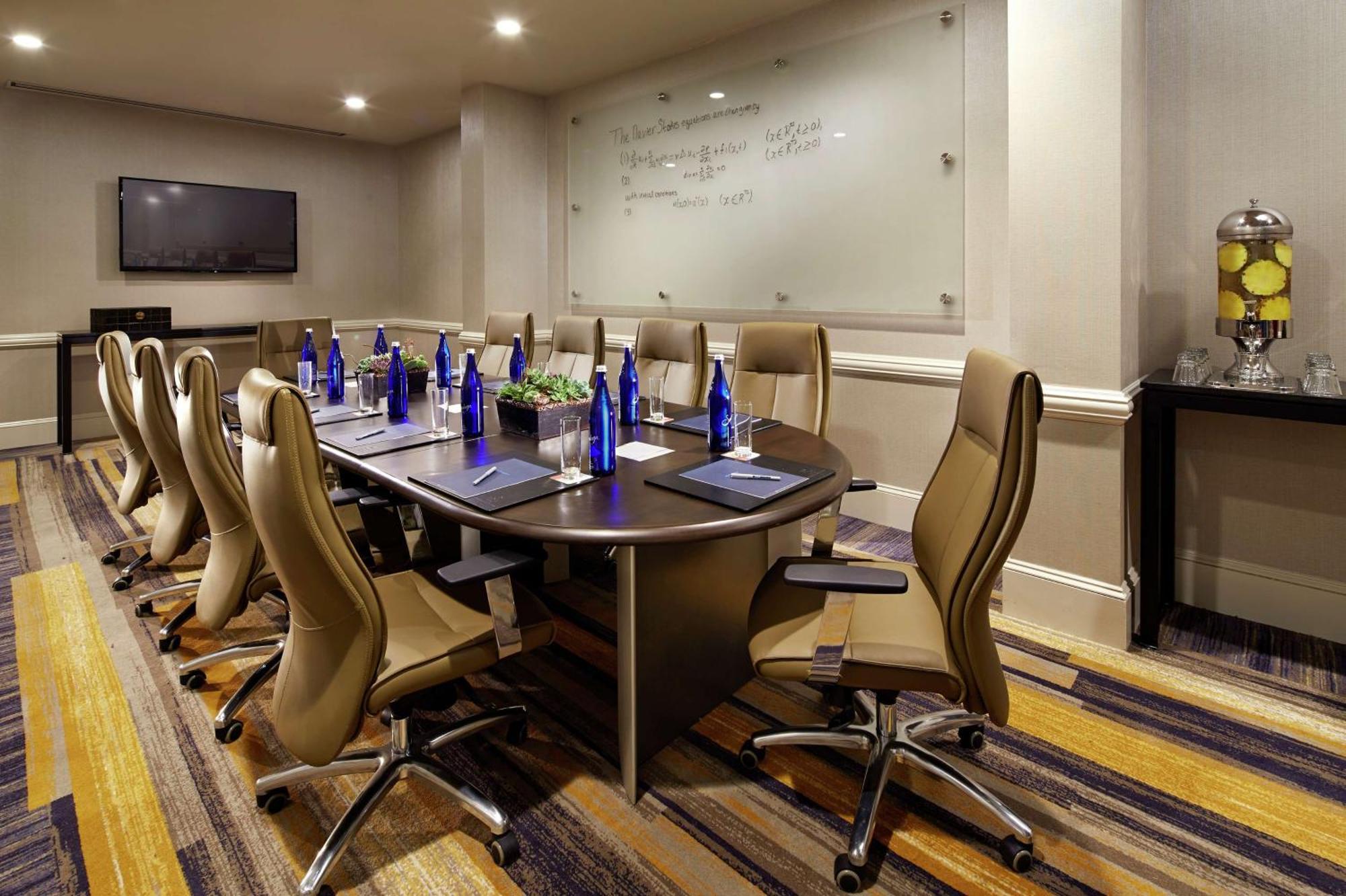 Hilton San Diego Mission Valley Экстерьер фото