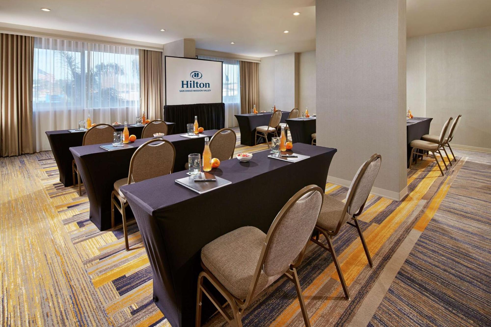 Hilton San Diego Mission Valley Экстерьер фото