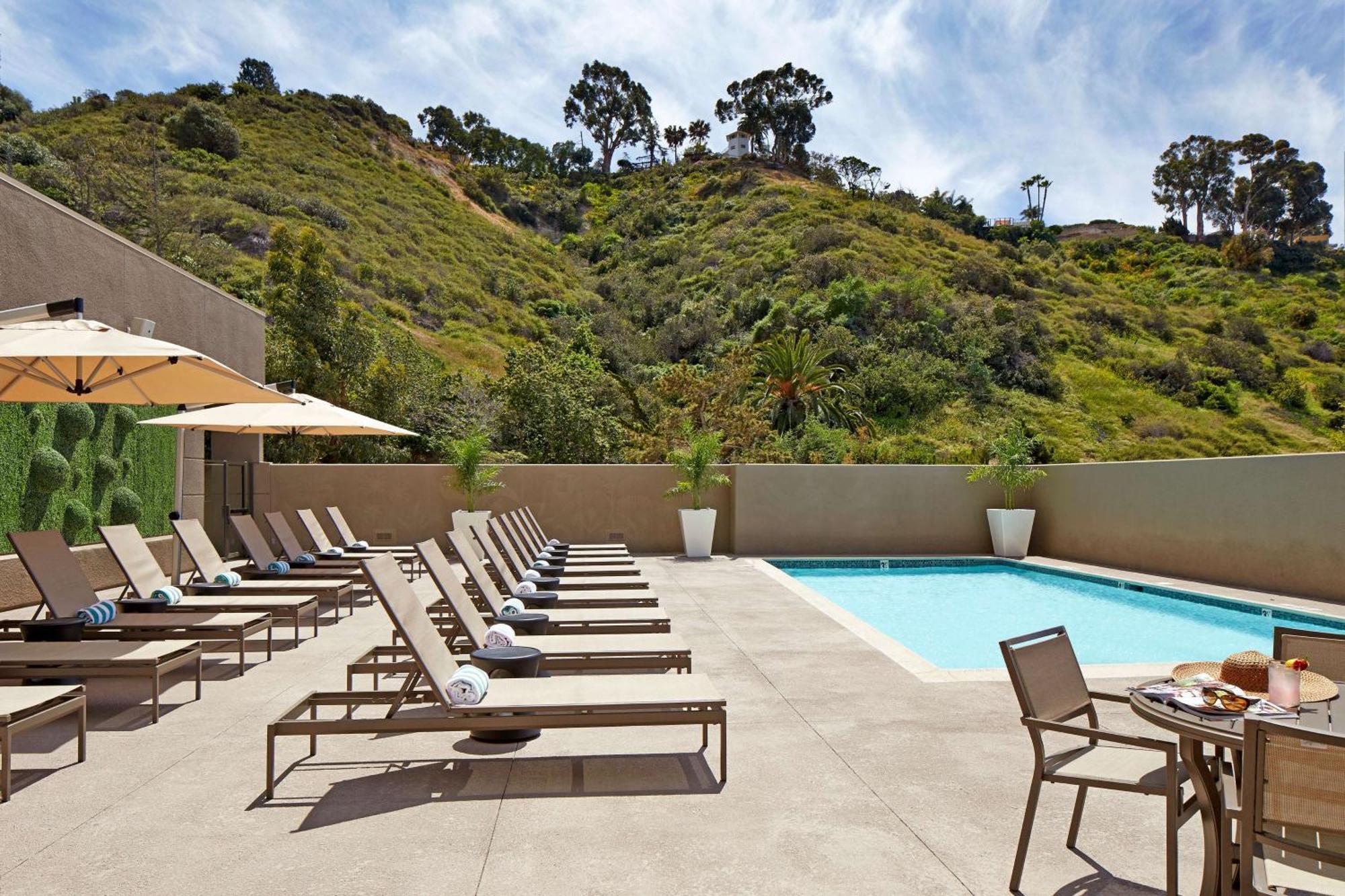 Hilton San Diego Mission Valley Экстерьер фото
