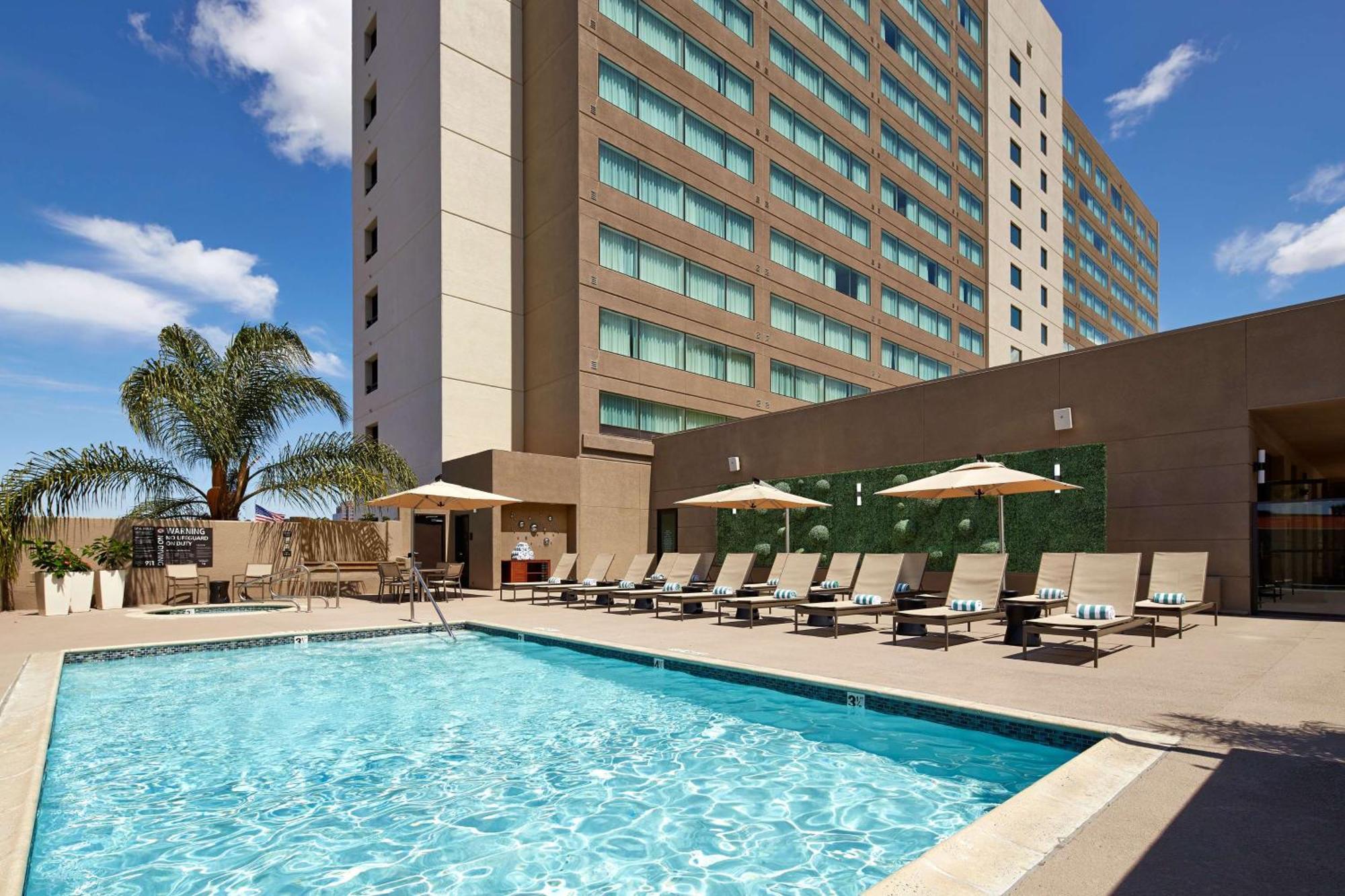 Hilton San Diego Mission Valley Экстерьер фото